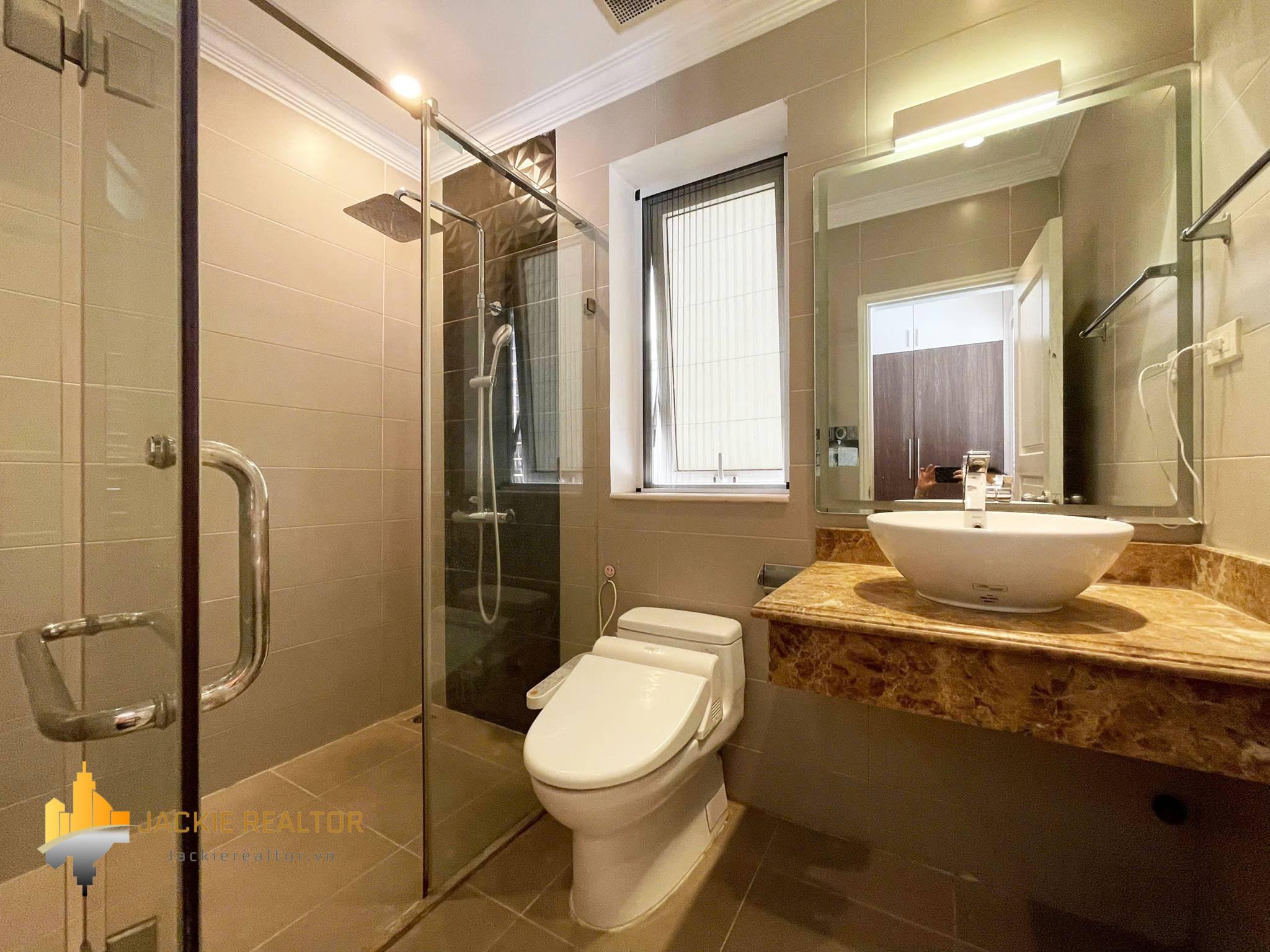 Cheap 4-bedroom villa at Anh Dao block, Vinhomes Riverside for rent (32) Cheap 4-bedroom villa at Anh Dao block, Vinhomes Riverside for rent (32)