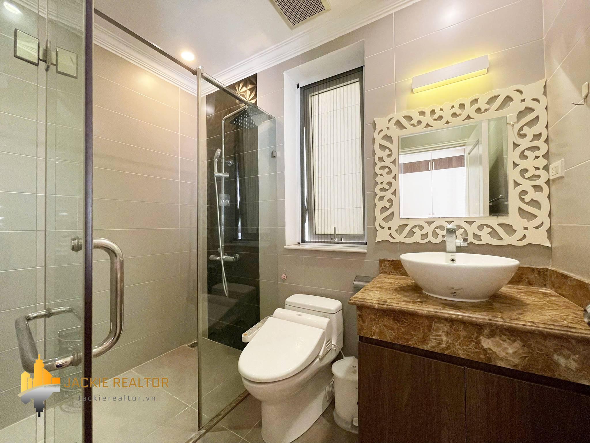 Cheap 4-bedroom villa at Anh Dao block, Vinhomes Riverside for rent (33) Cheap 4-bedroom villa at Anh Dao block, Vinhomes Riverside for rent (33)