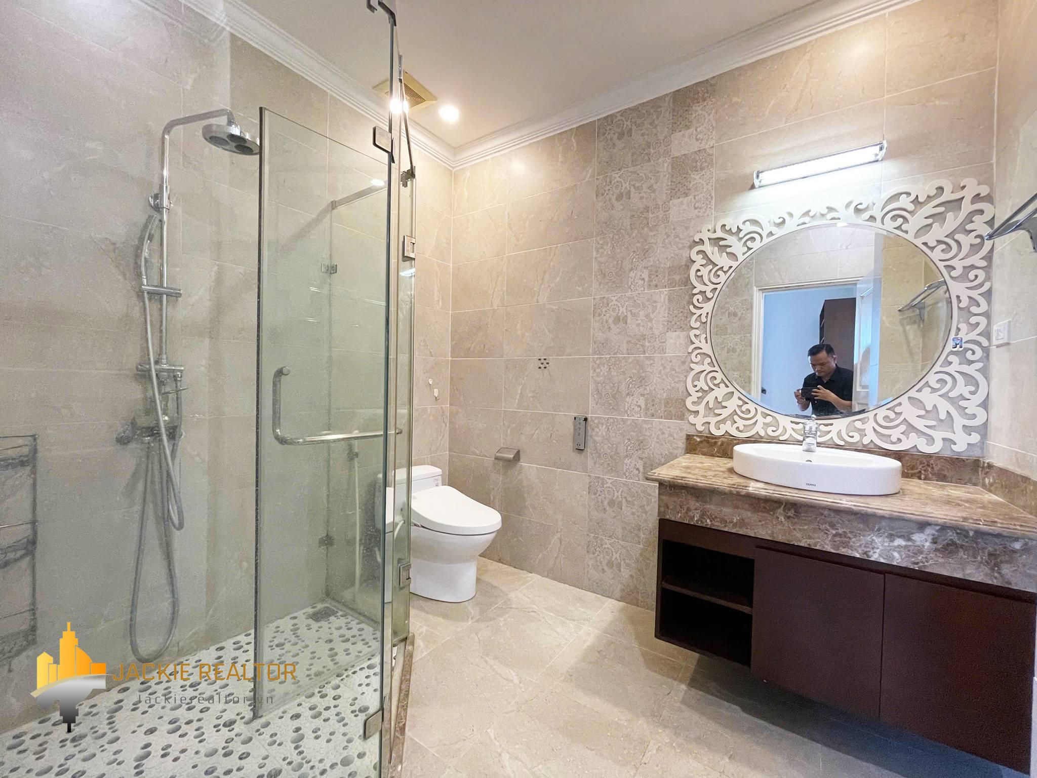 Cheap 4-bedroom villa at Anh Dao block, Vinhomes Riverside for rent (35) Cheap 4-bedroom villa at Anh Dao block, Vinhomes Riverside for rent (35)