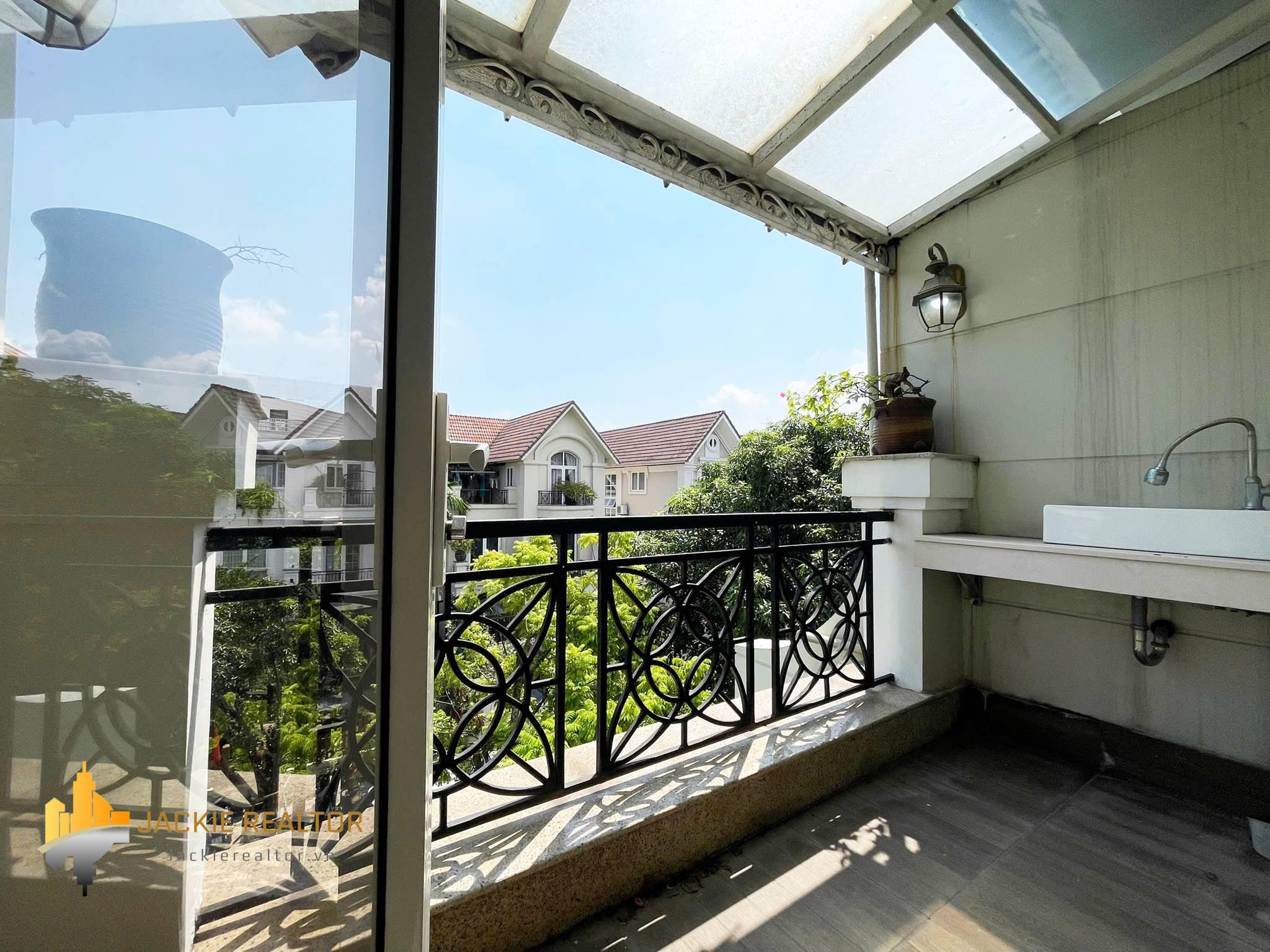 Cheap 4-bedroom villa at Anh Dao block, Vinhomes Riverside for rent (36) Cheap 4-bedroom villa at Anh Dao block, Vinhomes Riverside for rent (36)