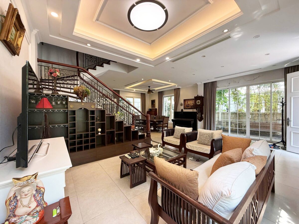 Cheap 4-bedroom villa at Anh Dao block, Vinhomes Riverside for rent (5)