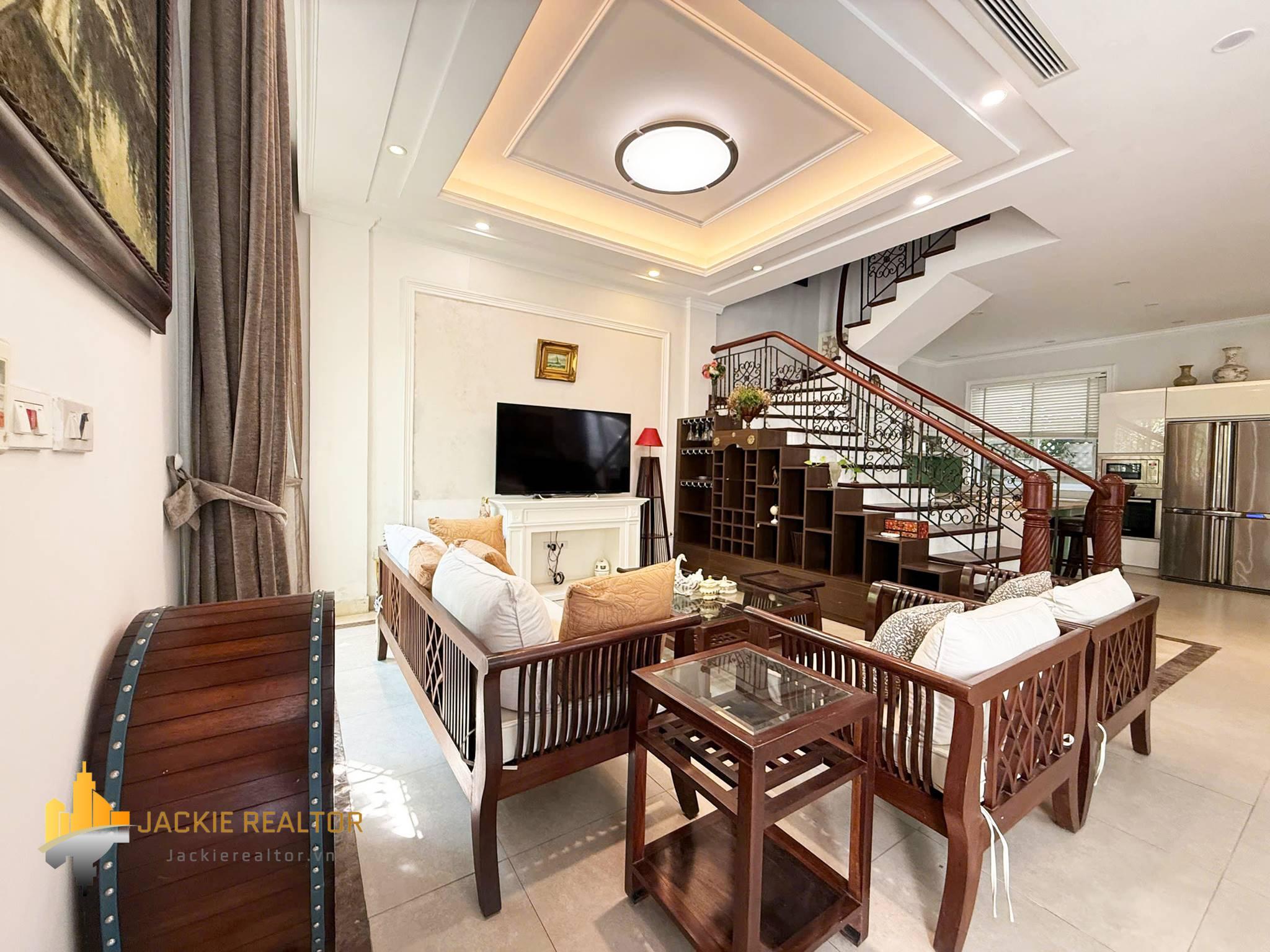 Cheap 4-bedroom villa at Anh Dao block, Vinhomes Riverside for rent (6) Cheap 4-bedroom villa at Anh Dao block, Vinhomes Riverside for rent (6)