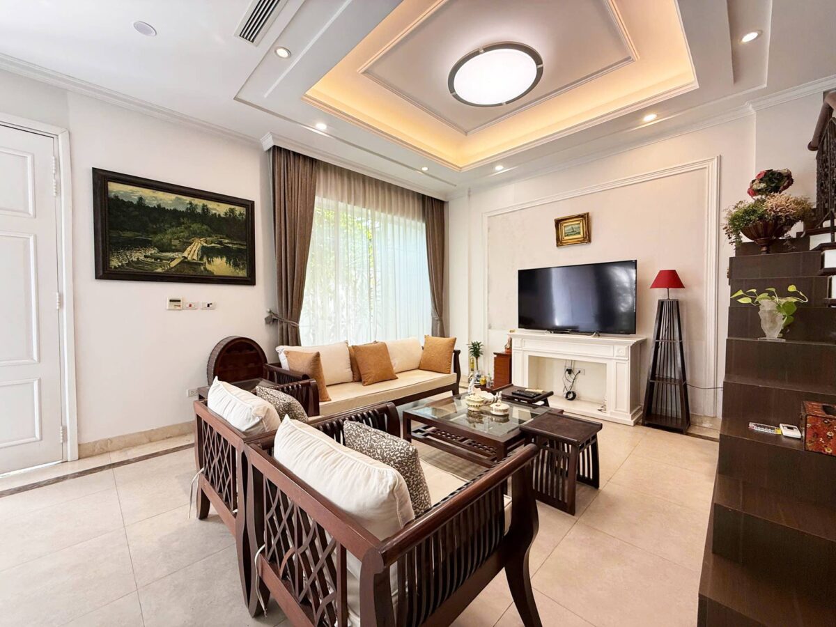 Cheap 4-bedroom villa at Anh Dao block, Vinhomes Riverside for rent (7)