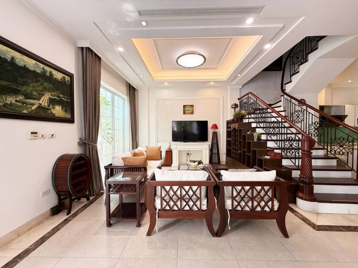 Cheap 4-bedroom villa at Anh Dao block, Vinhomes Riverside for rent (8)