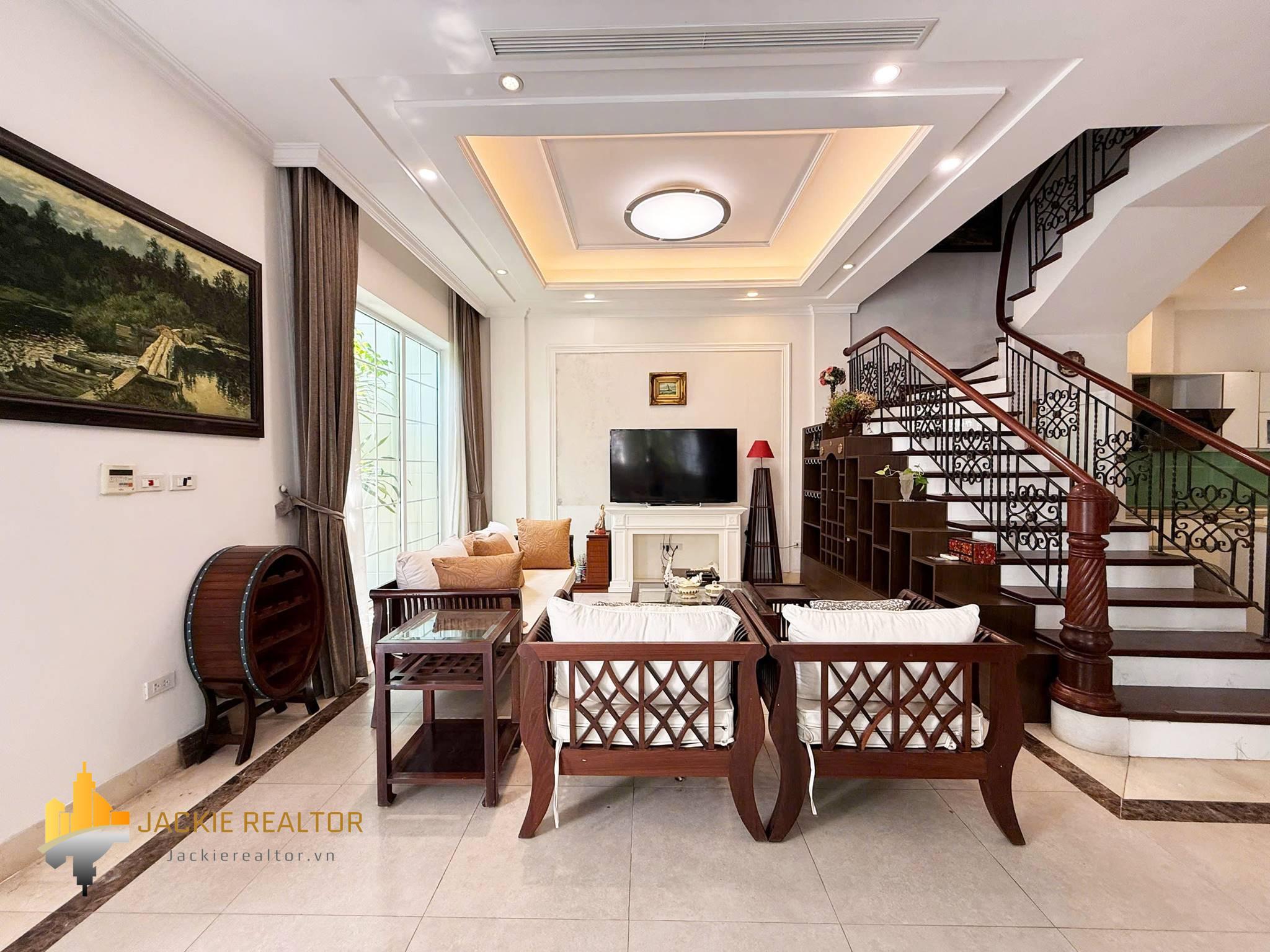 Cheap 4-bedroom villa at Anh Dao block, Vinhomes Riverside for rent (8) Cheap 4-bedroom villa at Anh Dao block, Vinhomes Riverside for rent (8)