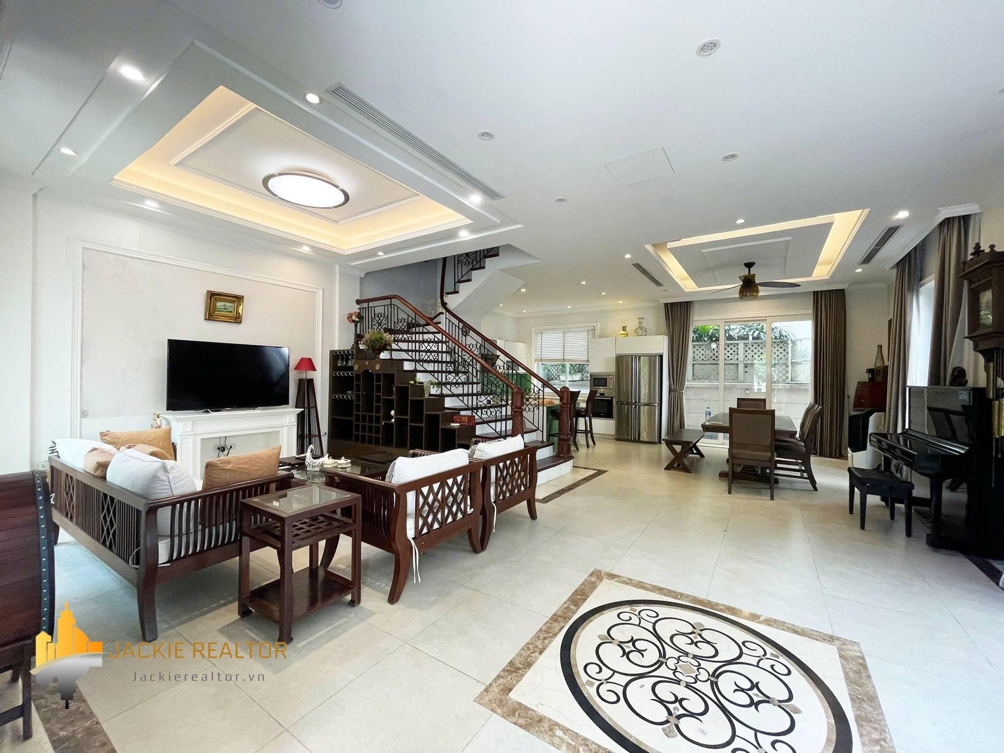 Cheap 4-bedroom villa at Anh Dao block, Vinhomes Riverside for rent (9) Cheap 4-bedroom villa at Anh Dao block, Vinhomes Riverside for rent (9)