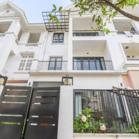 Modern 4-bedroom villa for rent at T6 Ciputra (1)