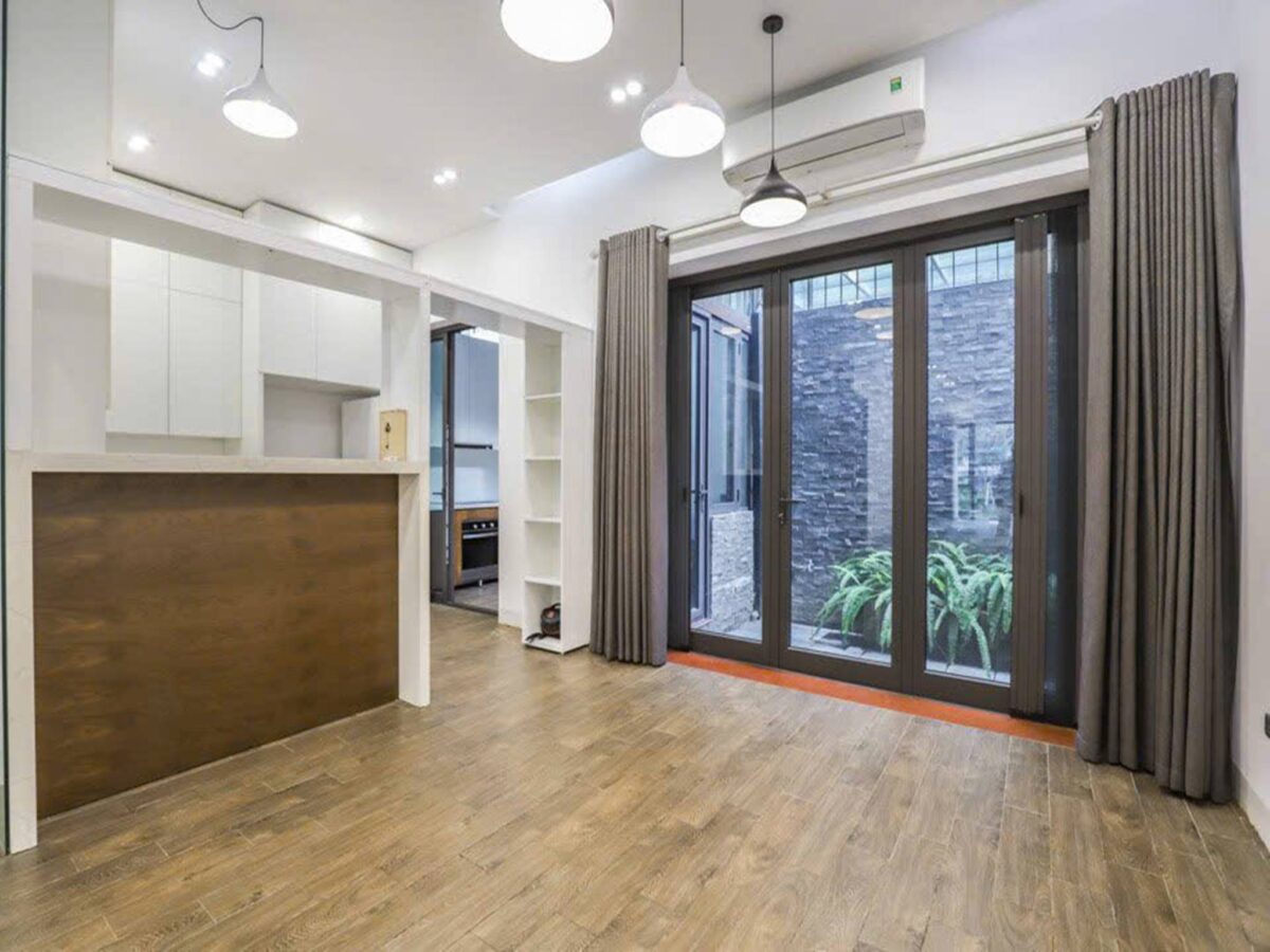 Modern 4-bedroom villa for rent at T6 Ciputra (10)