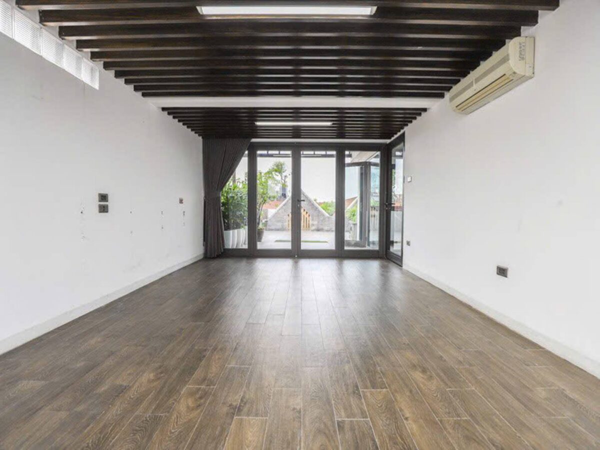 Modern 4-bedroom villa for rent at T6 Ciputra (13)