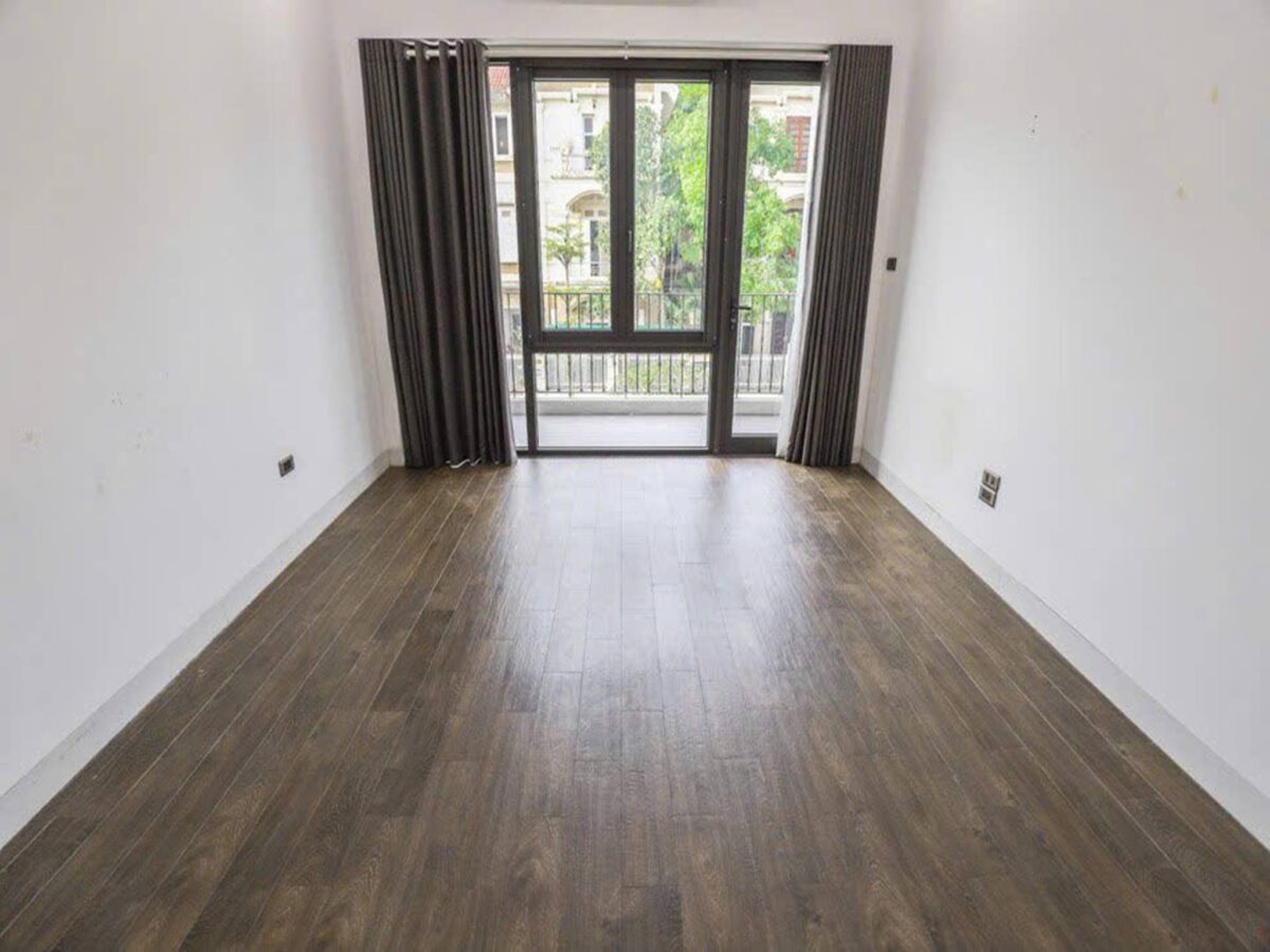 Modern 4-bedroom villa for rent at T6 Ciputra (15)