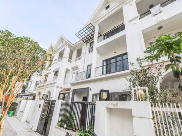 Modern 4-bedroom villa for rent at T6 Ciputra (2)
