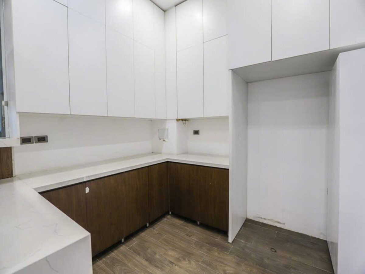 Modern 4-bedroom villa for rent at T6 Ciputra (24)
