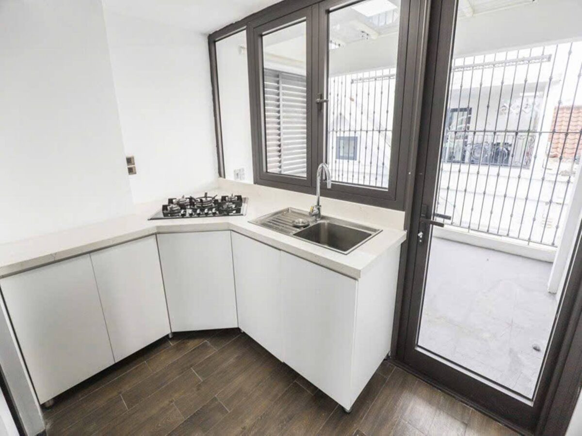 Modern 4-bedroom villa for rent at T6 Ciputra (25)