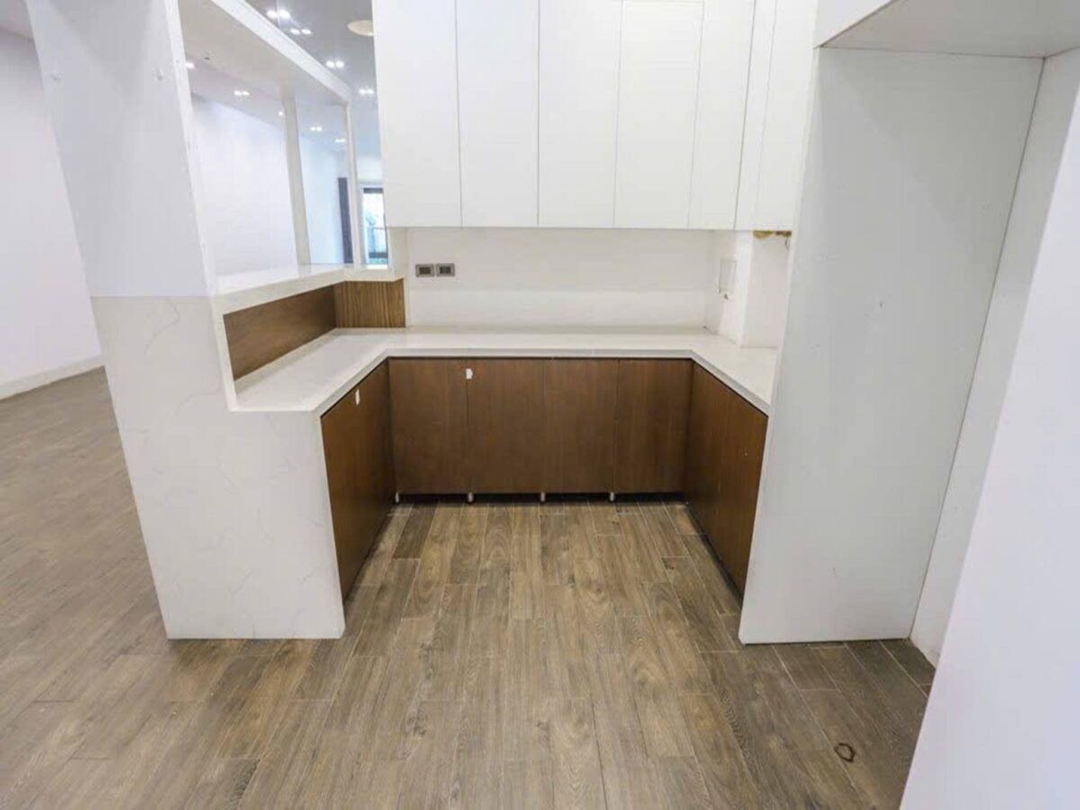 Modern 4-bedroom villa for rent at T6 Ciputra (26)