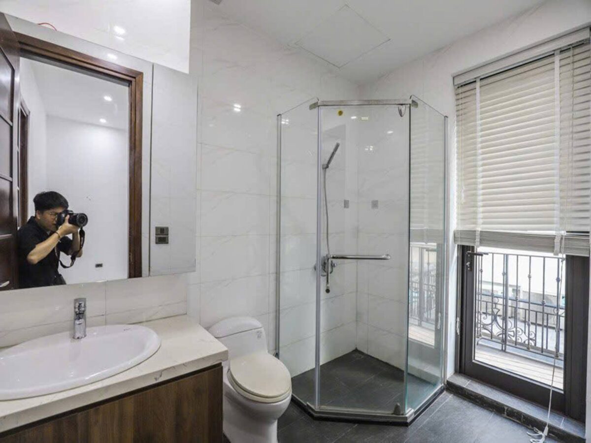 Modern 4-bedroom villa for rent at T6 Ciputra (29)