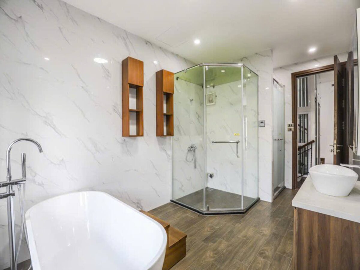 Modern 4-bedroom villa for rent at T6 Ciputra (32)