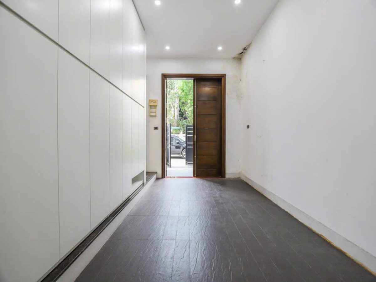 Modern 4-bedroom villa for rent at T6 Ciputra (33)