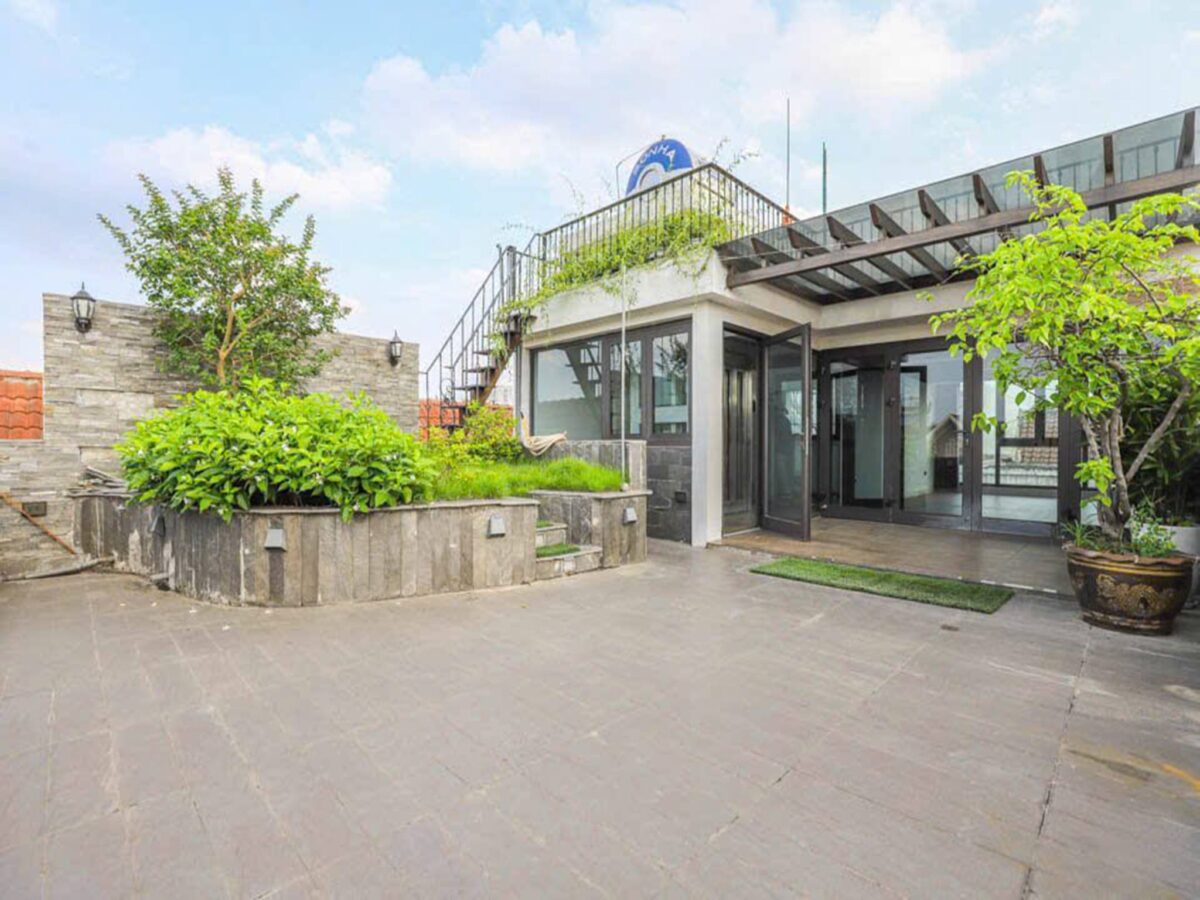 Modern 4-bedroom villa for rent at T6 Ciputra (36)