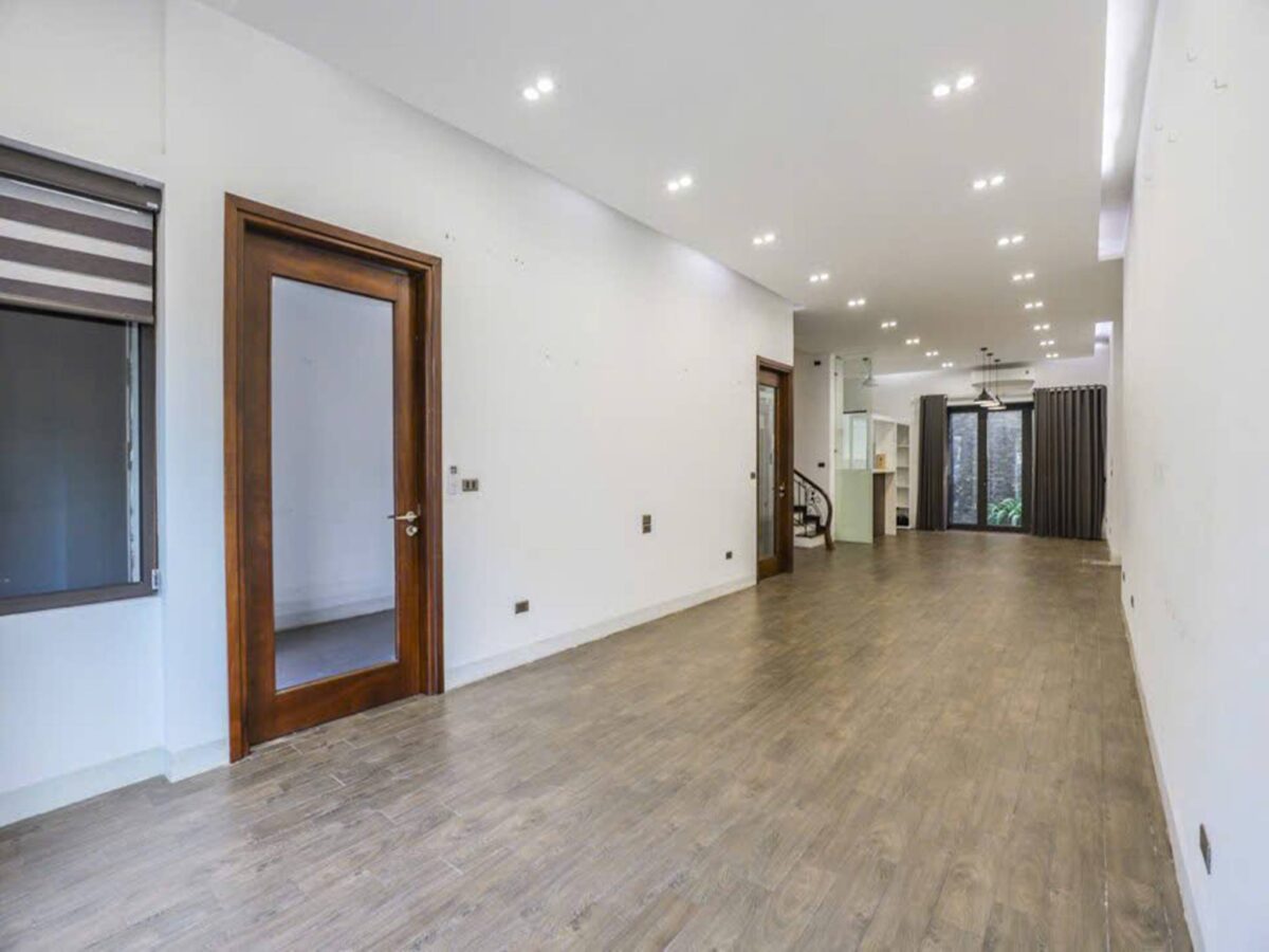 Modern 4-bedroom villa for rent at T6 Ciputra (4)