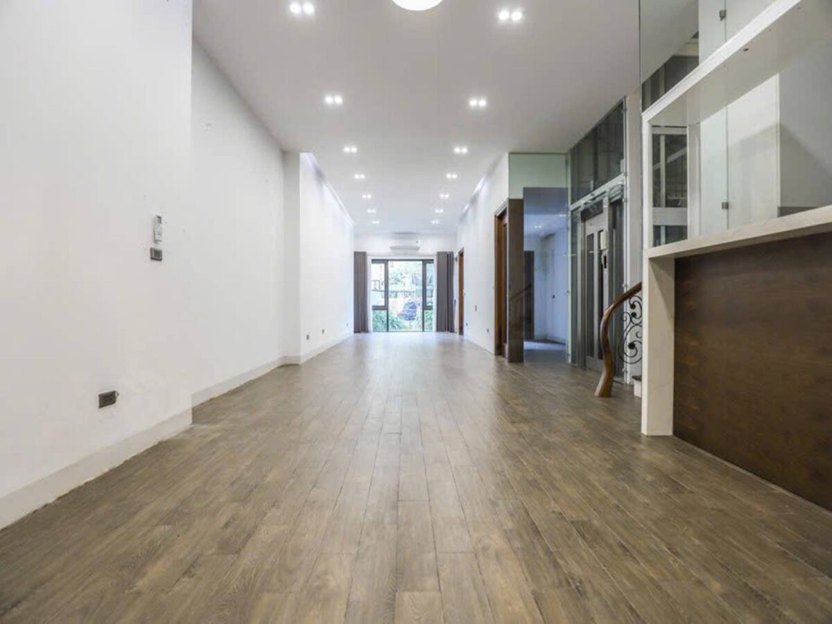 Modern 4-bedroom villa for rent at T6 Ciputra (6)