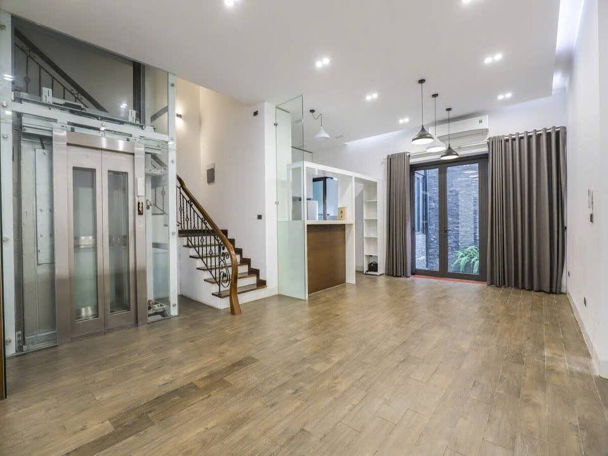 Modern 4-bedroom villa for rent at T6 Ciputra (9)