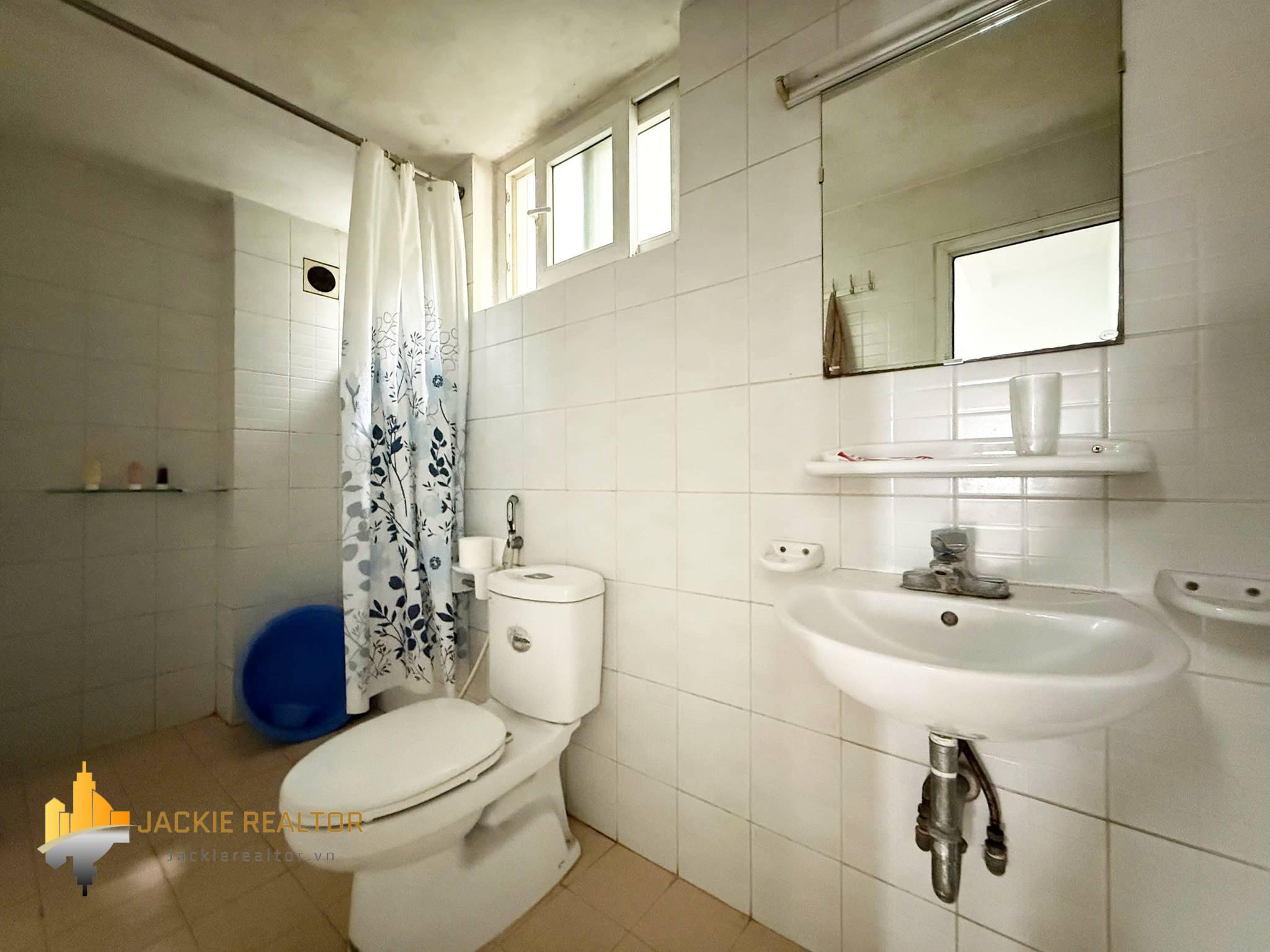 Multi-bedroom house for rent in Tu Lien, Au Co, Tay Ho, Hanoi (11) Multi-bedroom house for rent in Tu Lien, Au Co, Tay Ho, Hanoi (11)