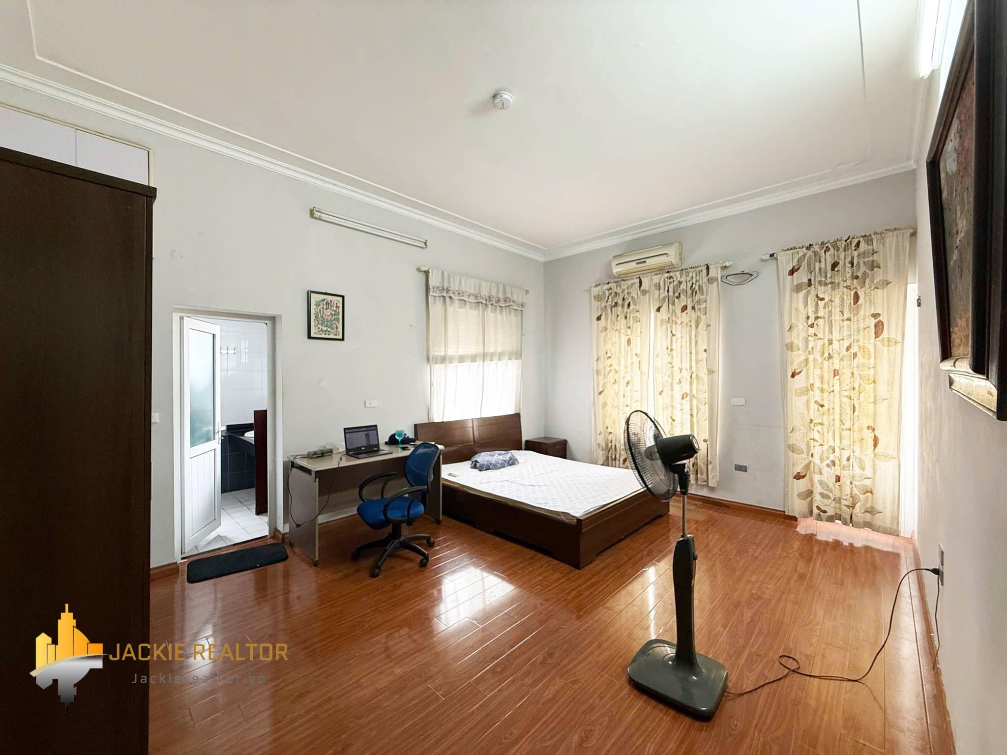 Multi-bedroom house for rent in Tu Lien, Au Co, Tay Ho, Hanoi (16) Multi-bedroom house for rent in Tu Lien, Au Co, Tay Ho, Hanoi (16)