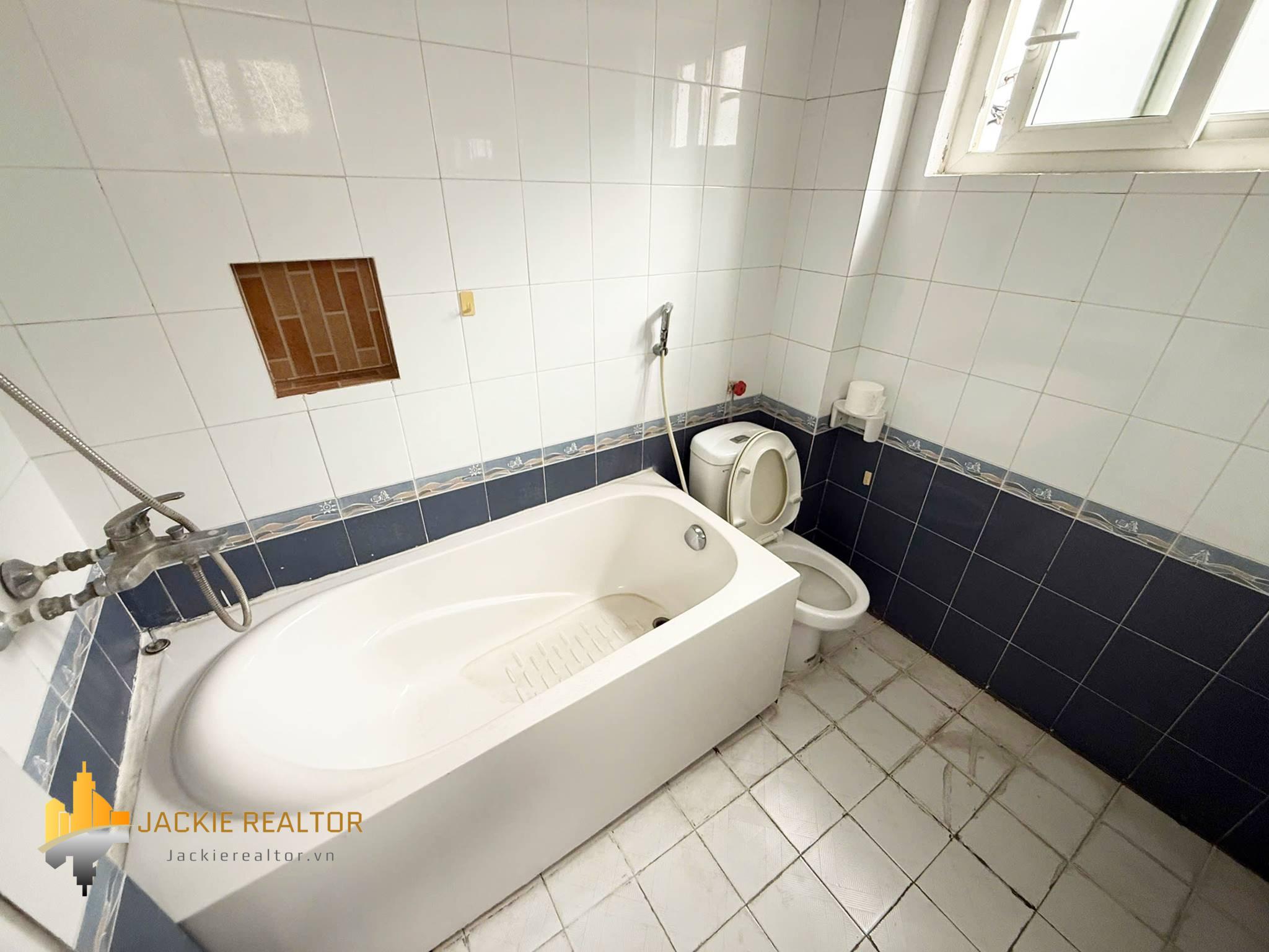 Multi-bedroom house for rent in Tu Lien, Au Co, Tay Ho, Hanoi (19) Multi-bedroom house for rent in Tu Lien, Au Co, Tay Ho, Hanoi (19)