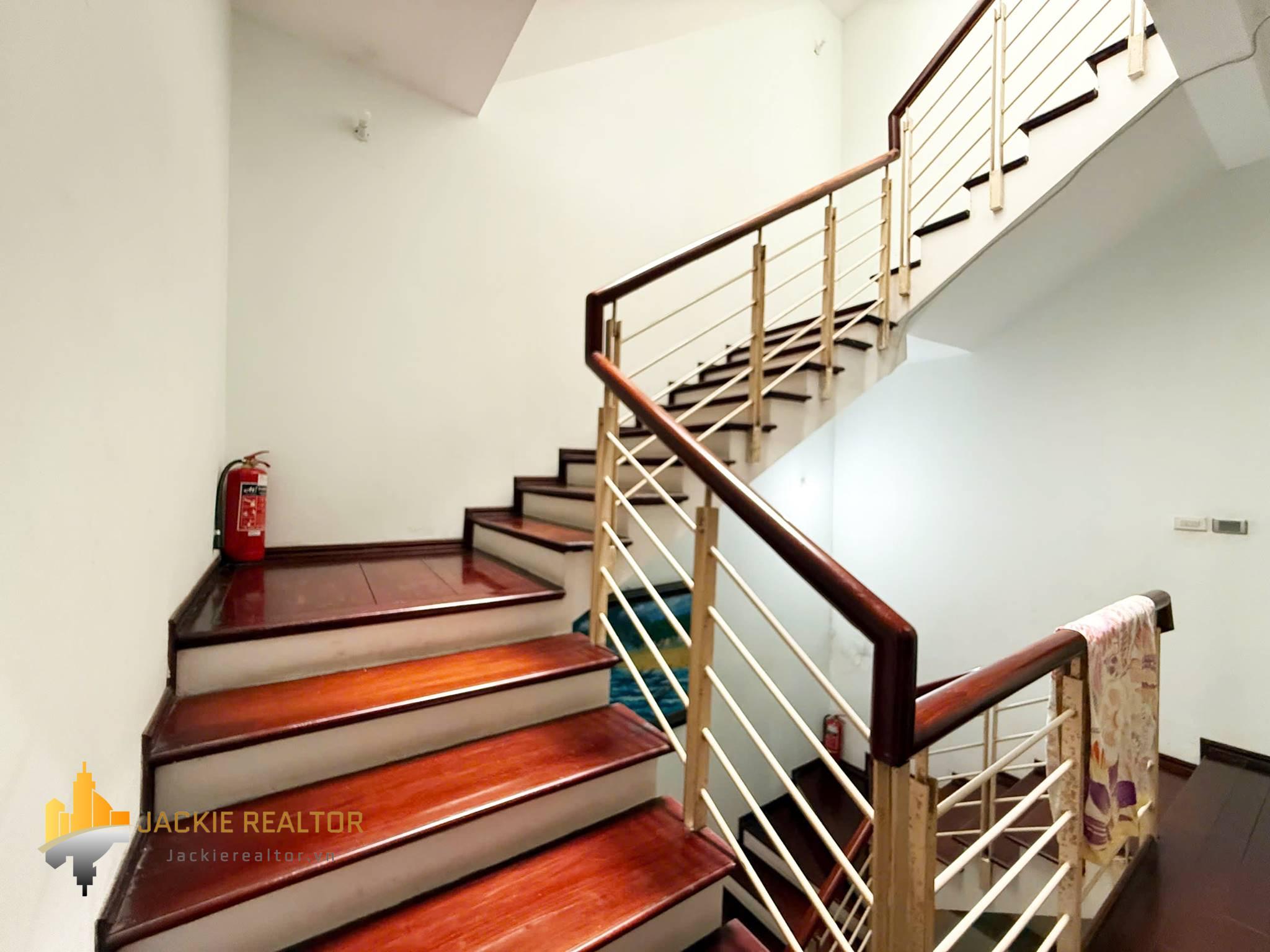 Multi-bedroom house for rent in Tu Lien, Au Co, Tay Ho, Hanoi (20) Multi-bedroom house for rent in Tu Lien, Au Co, Tay Ho, Hanoi (20)