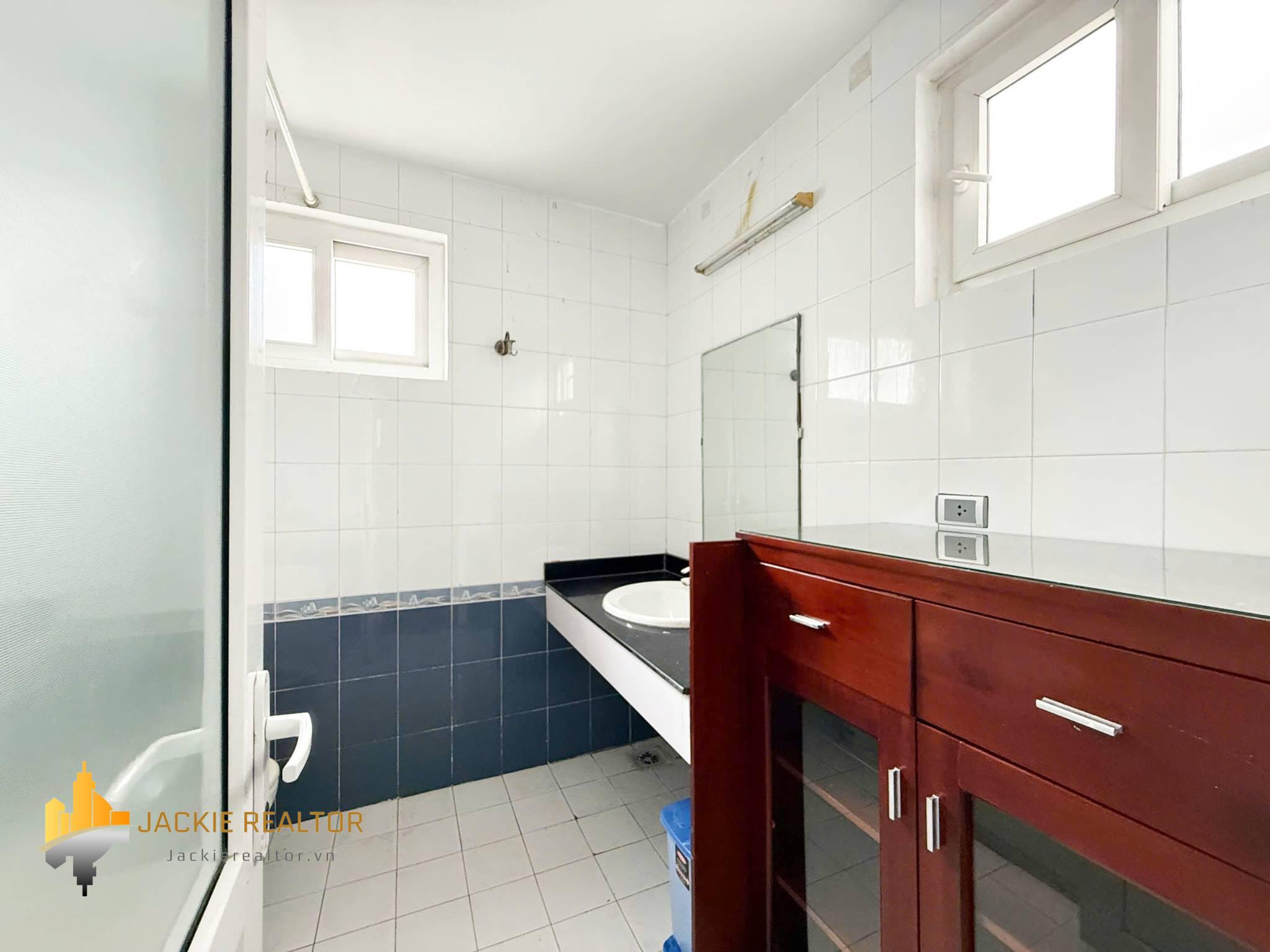 Multi-bedroom house for rent in Tu Lien, Au Co, Tay Ho, Hanoi (25) Multi-bedroom house for rent in Tu Lien, Au Co, Tay Ho, Hanoi (25)