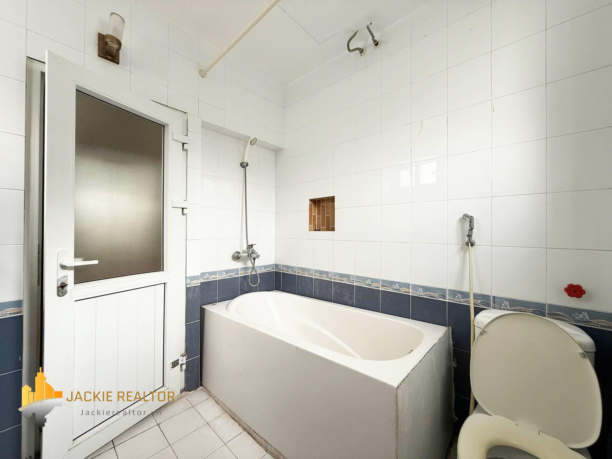 Multi-bedroom house for rent in Tu Lien, Au Co, Tay Ho, Hanoi (26) Multi-bedroom house for rent in Tu Lien, Au Co, Tay Ho, Hanoi (26)