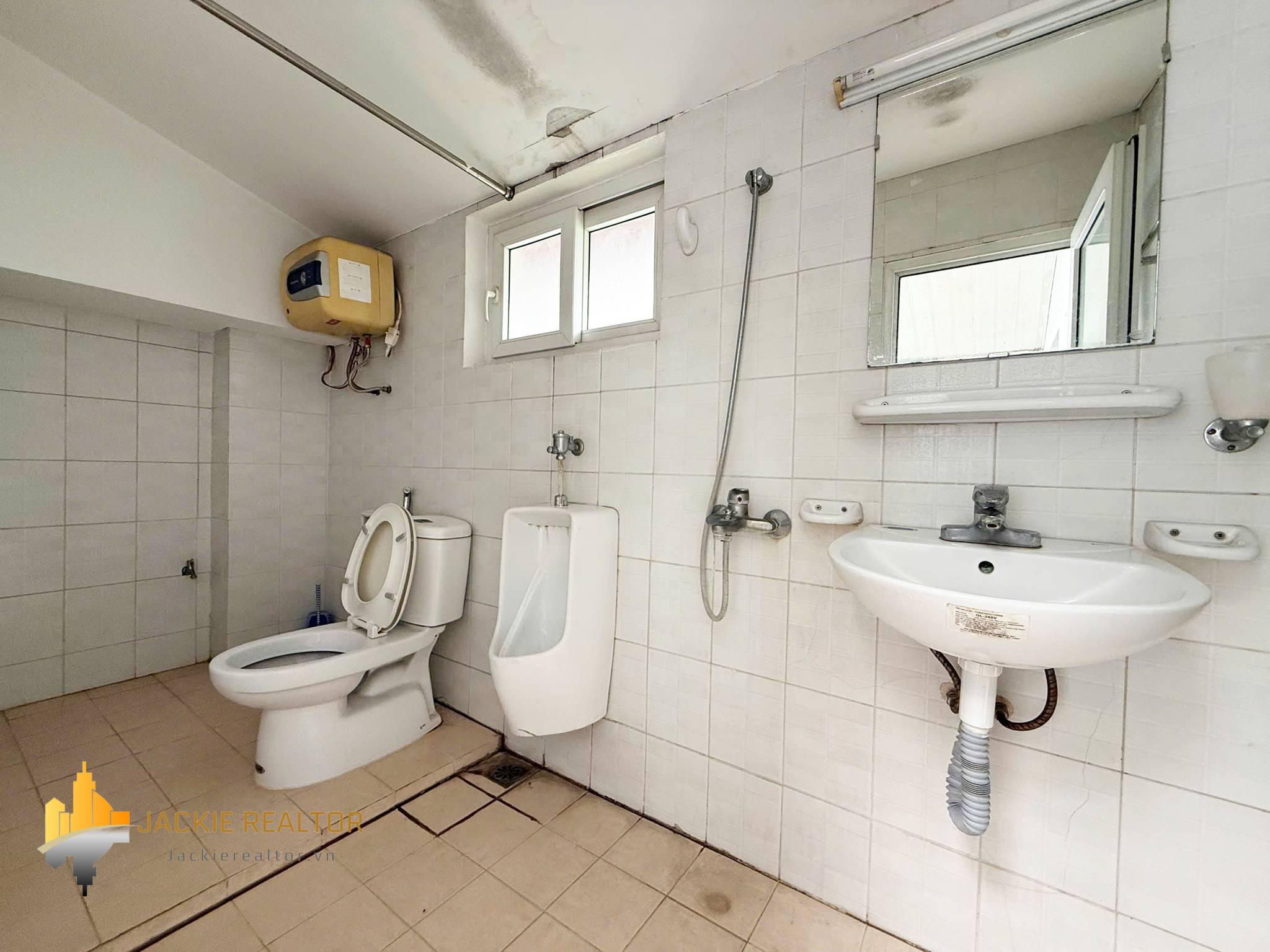 Multi-bedroom house for rent in Tu Lien, Au Co, Tay Ho, Hanoi (27) Multi-bedroom house for rent in Tu Lien, Au Co, Tay Ho, Hanoi (27)