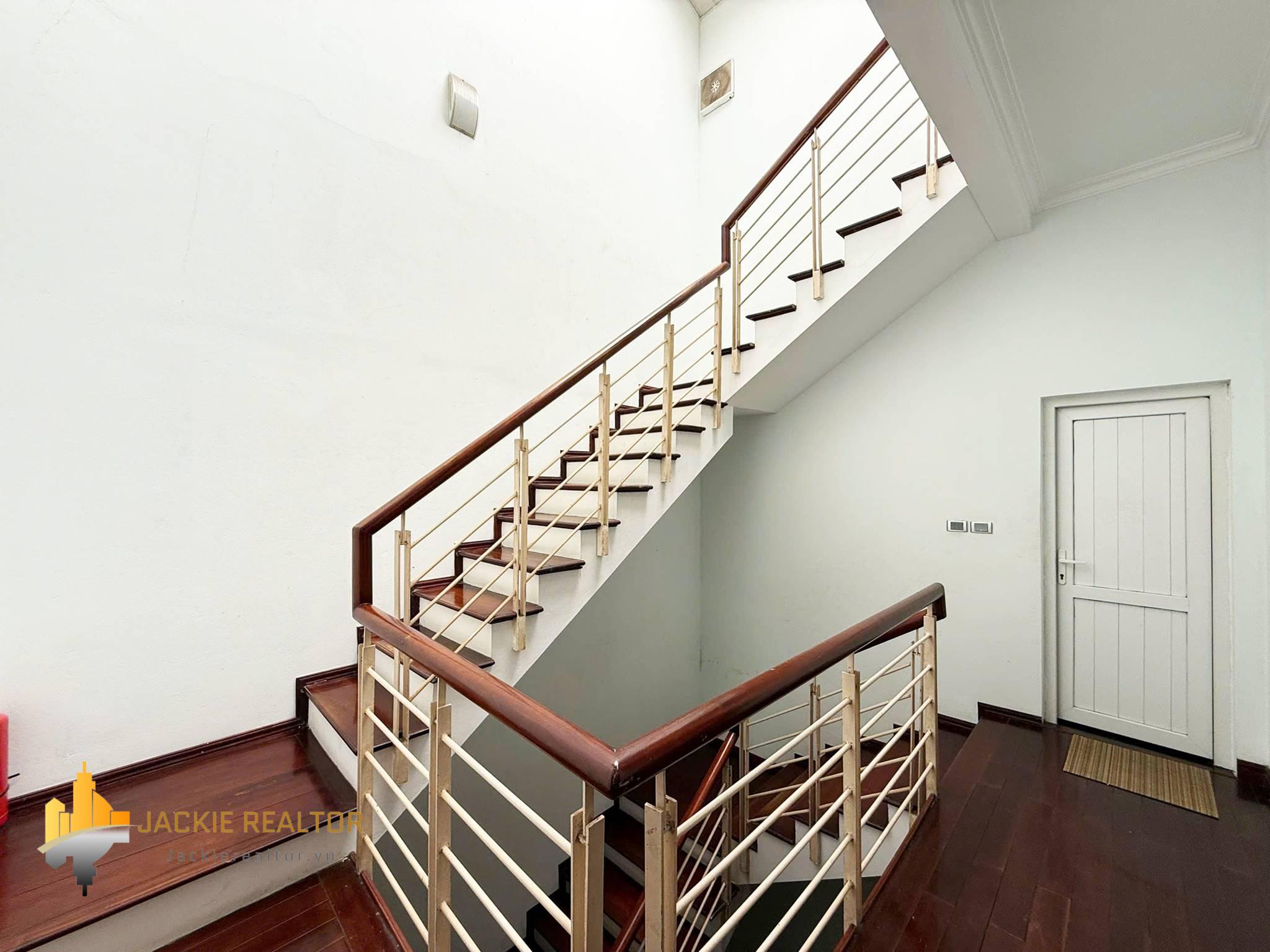 Multi-bedroom house for rent in Tu Lien, Au Co, Tay Ho, Hanoi (28) Multi-bedroom house for rent in Tu Lien, Au Co, Tay Ho, Hanoi (28)