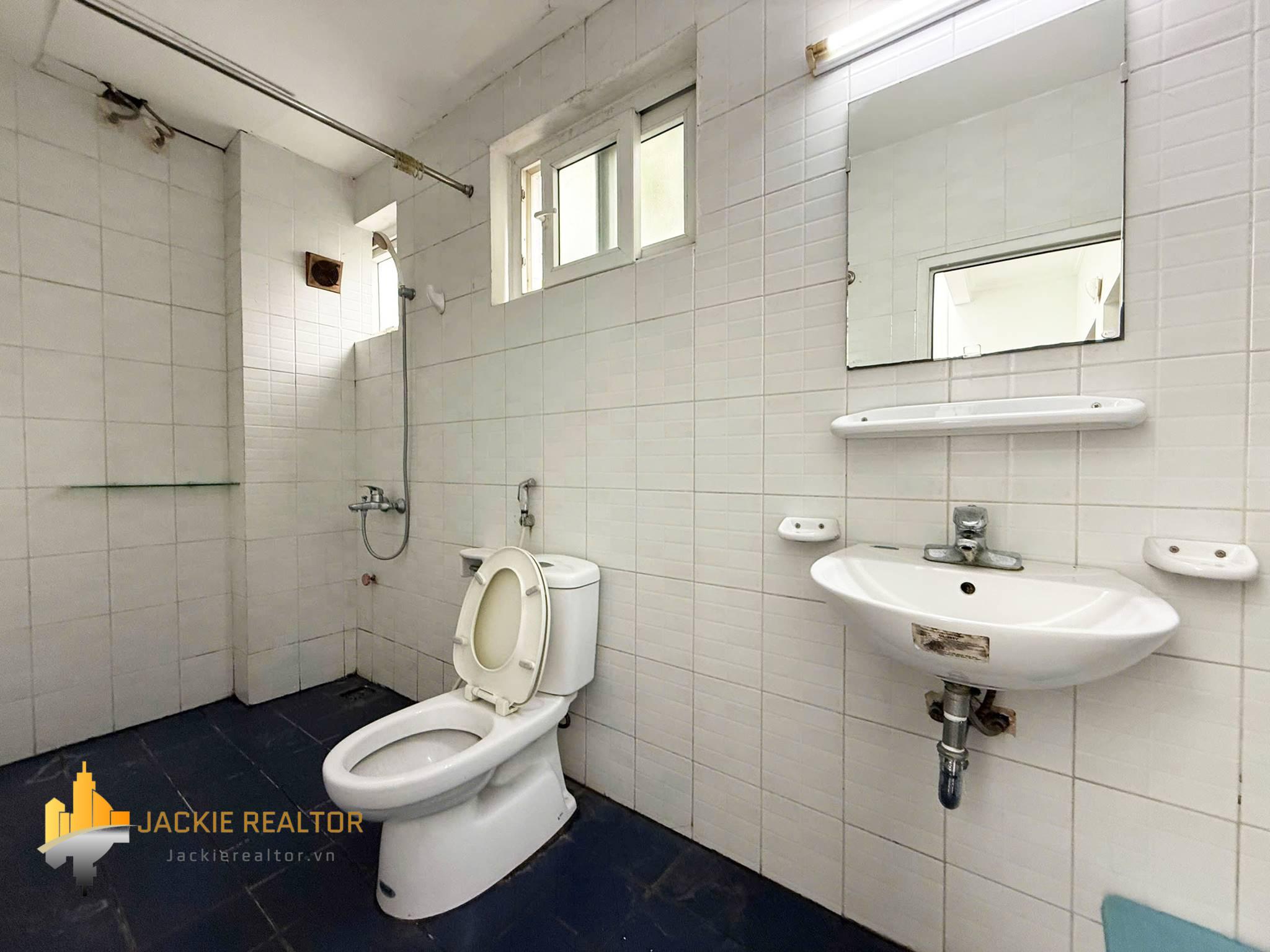 Multi-bedroom house for rent in Tu Lien, Au Co, Tay Ho, Hanoi (8) Multi-bedroom house for rent in Tu Lien, Au Co, Tay Ho, Hanoi (8)