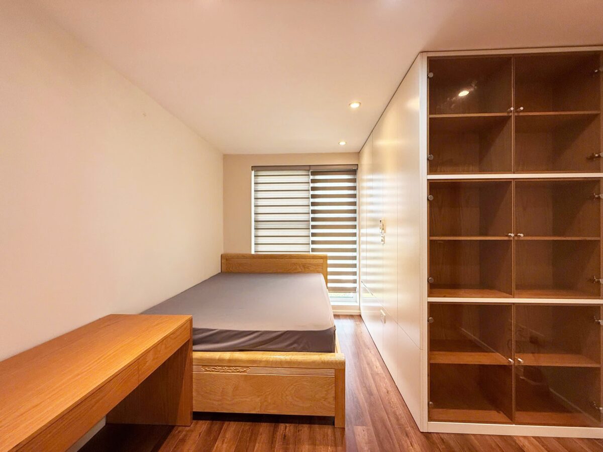Incredible golf-view 2-bedroom apartment at L3 Ciputra for rent (10)