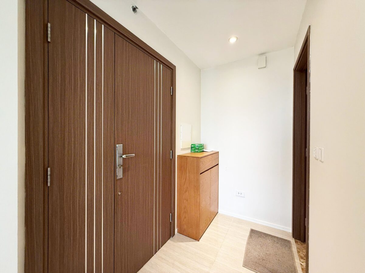 Incredible golf-view 2-bedroom apartment at L3 Ciputra for rent (15)