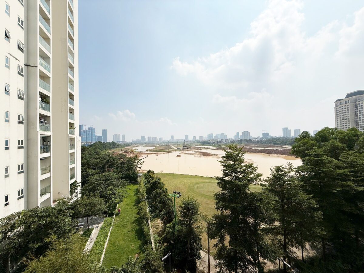 Incredible golf-view 2-bedroom apartment at L3 Ciputra for rent (17)