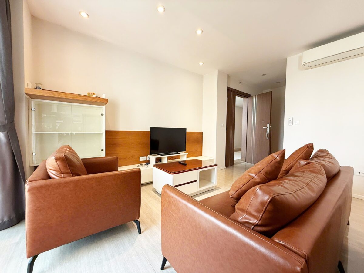 Incredible golf-view 2-bedroom apartment at L3 Ciputra for rent (2)