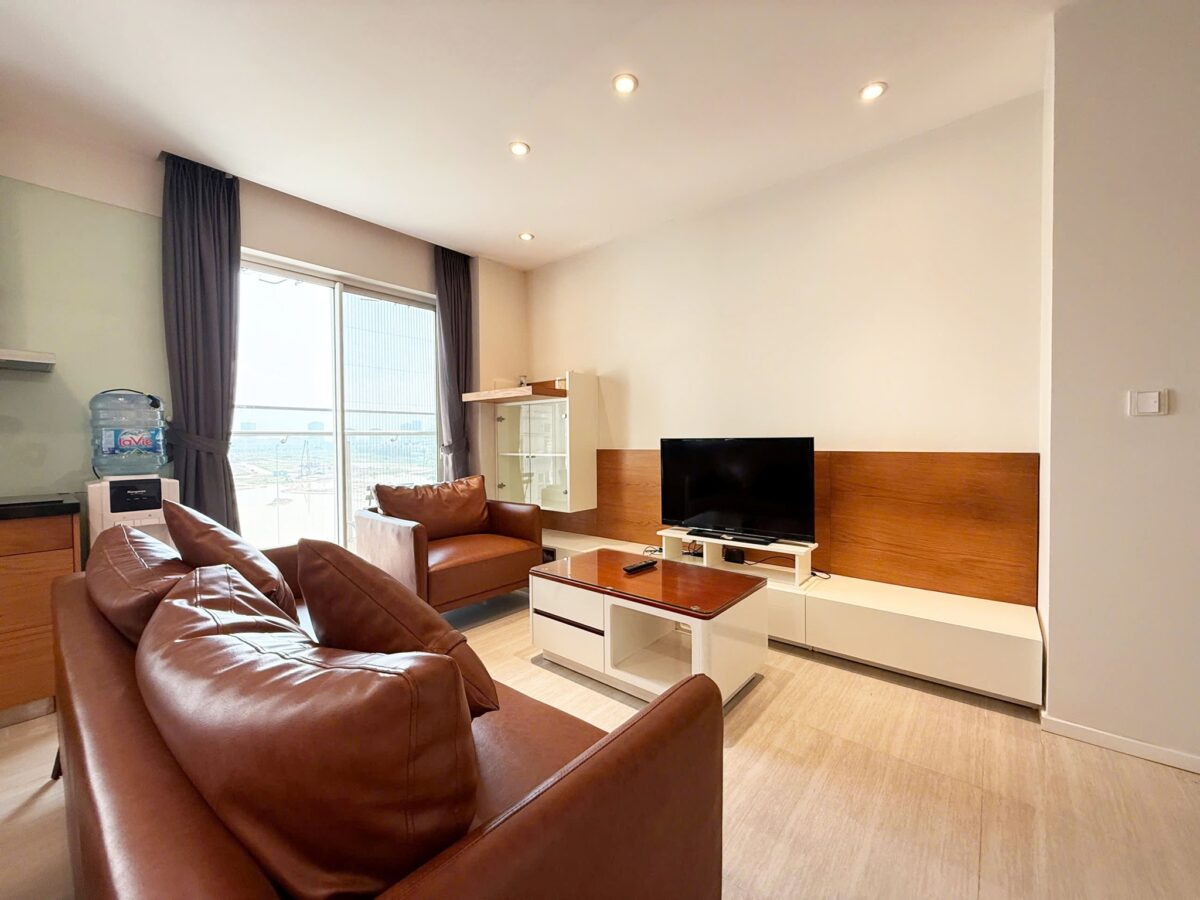 Incredible golf-view 2-bedroom apartment at L3 Ciputra for rent (3)