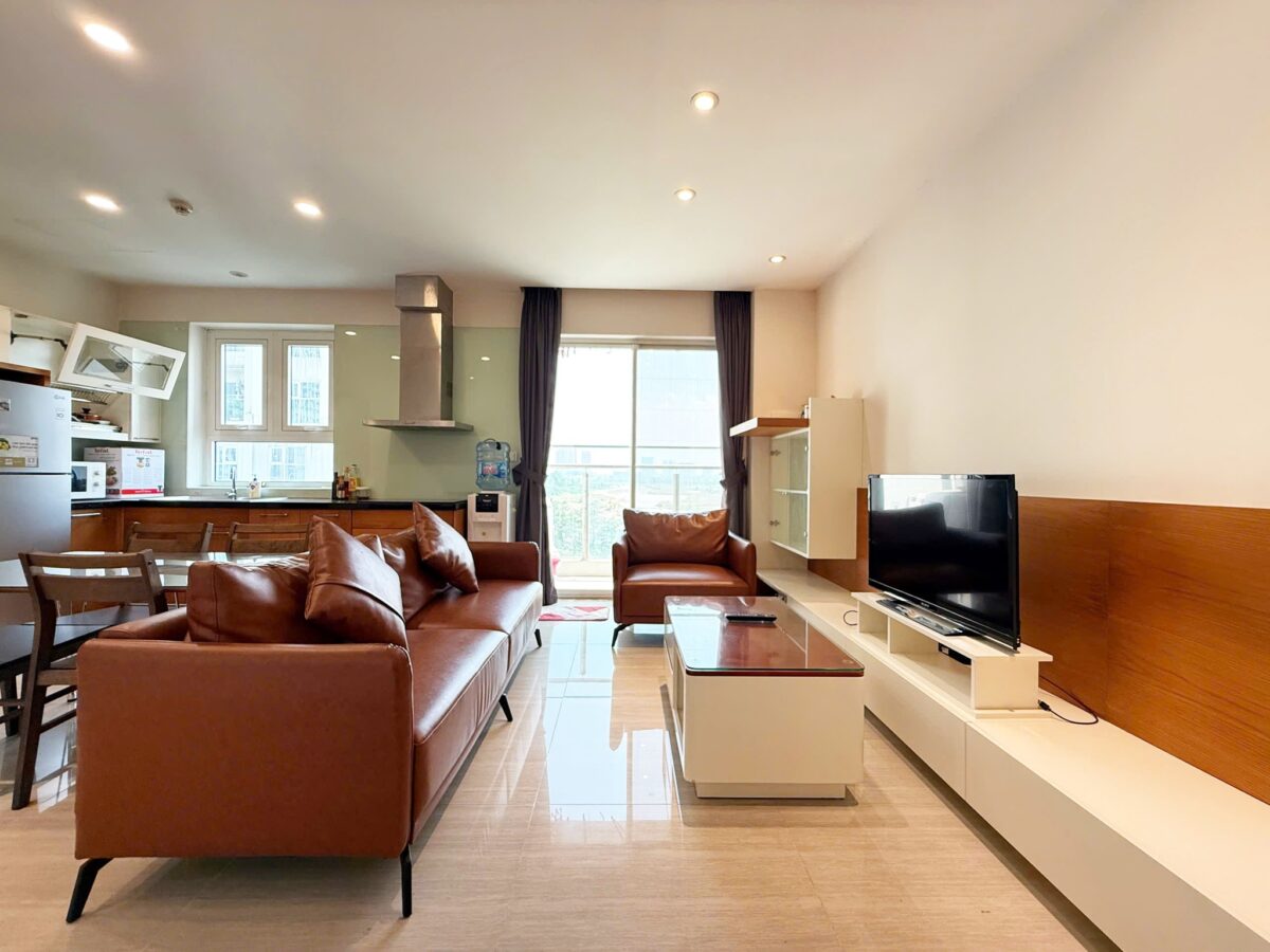Incredible golf-view 2-bedroom apartment at L3 Ciputra for rent (4)
