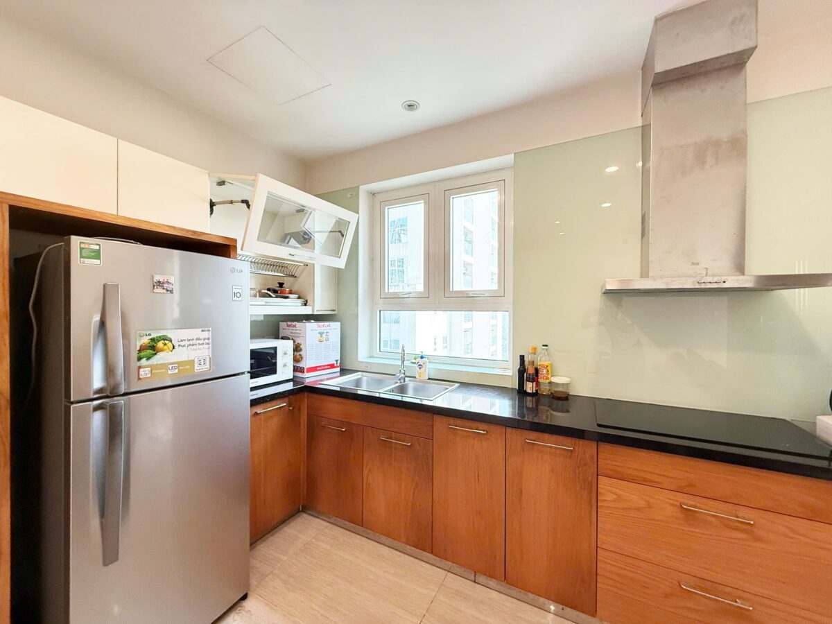 Incredible golf-view 2-bedroom apartment at L3 Ciputra for rent (8)