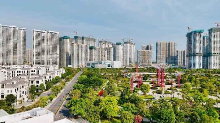 Projects in strategic locations continue to maintain prices or increase slightly, while products in remote areas may face price adjustment pressure