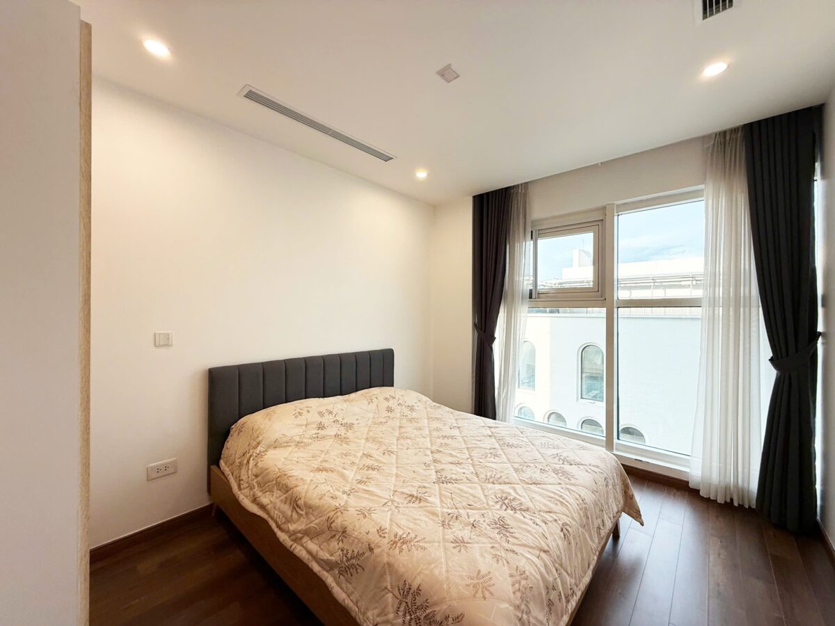 Stunning 3-bedroom apartment at L5 Ciputra (11)
