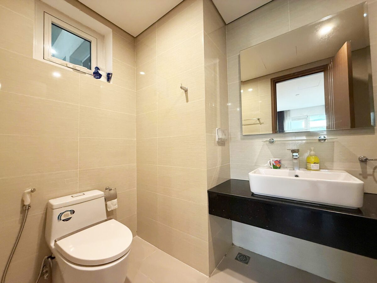 Stunning 3-bedroom apartment at L5 Ciputra (17)