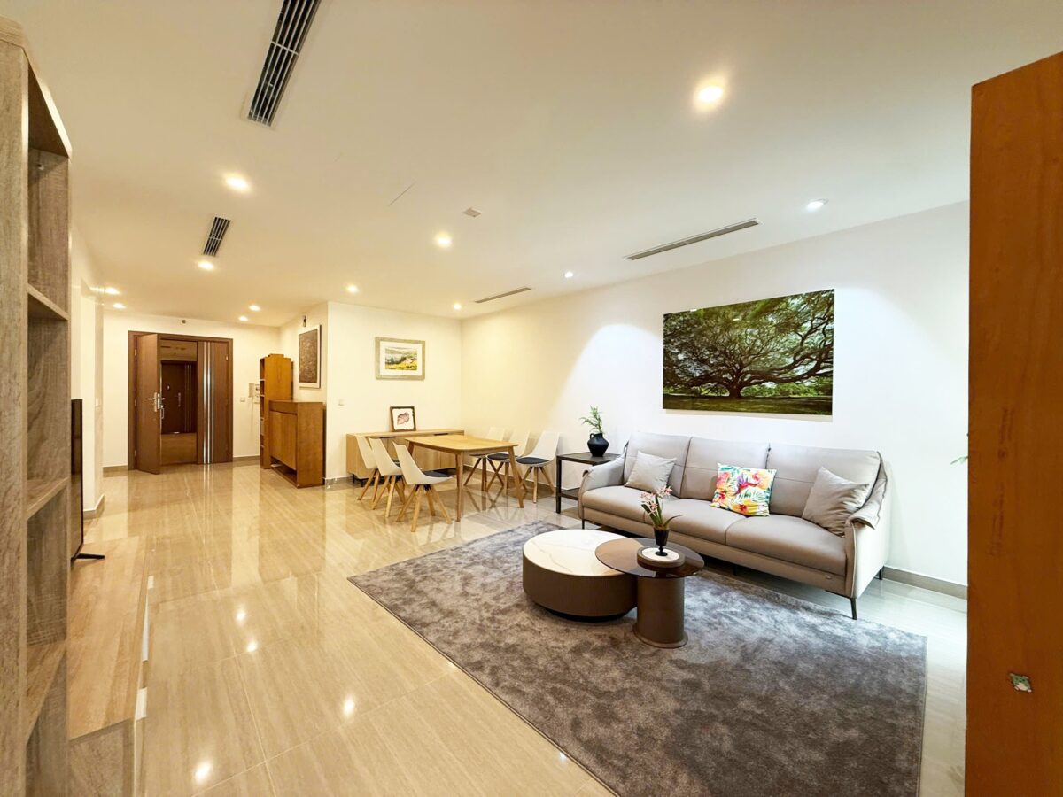 Stunning 3-bedroom apartment at L5 Ciputra (2)