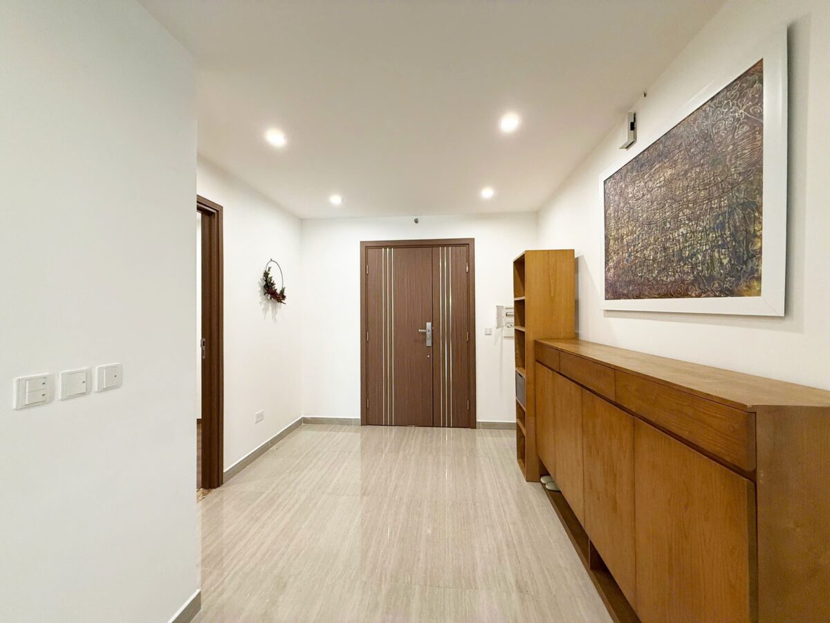 Stunning 3-bedroom apartment at L5 Ciputra (22)