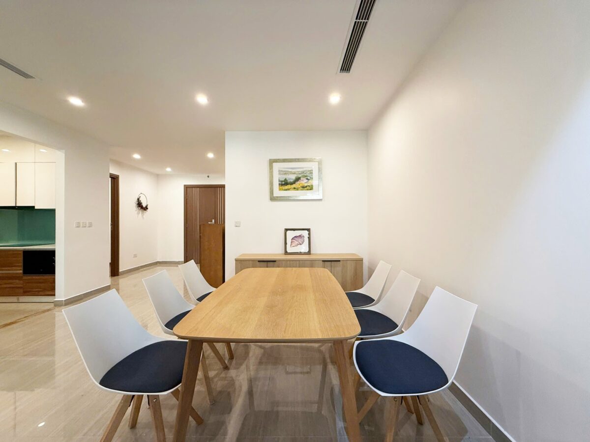 Stunning 3-bedroom apartment at L5 Ciputra (6)