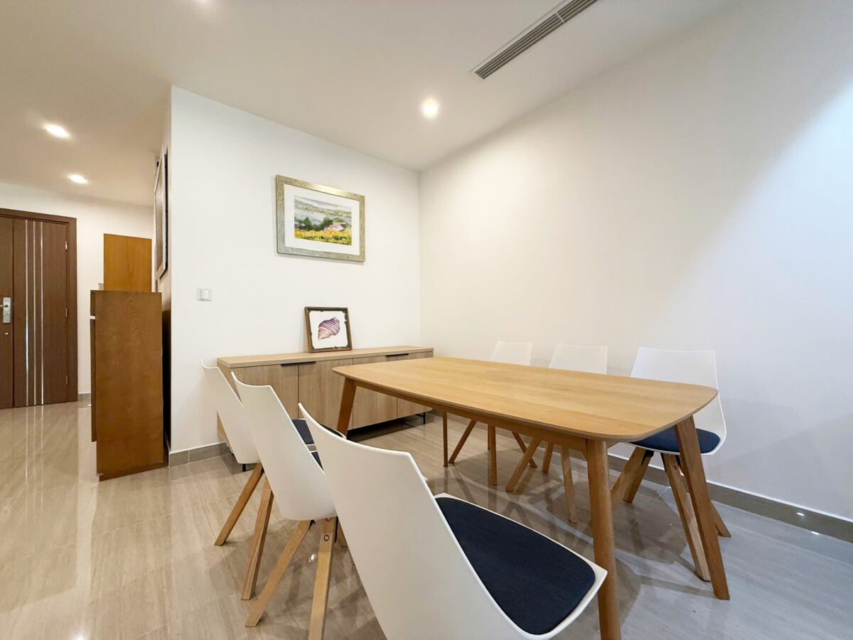 Stunning 3-bedroom apartment at L5 Ciputra (7)
