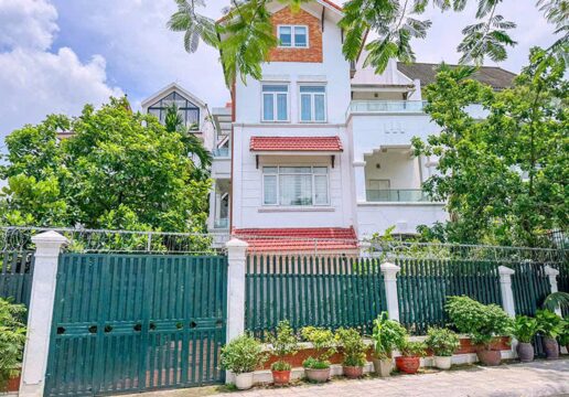 Incredible lake-view 4-bedroom villa for rent in Quang An, Tay Ho (1)