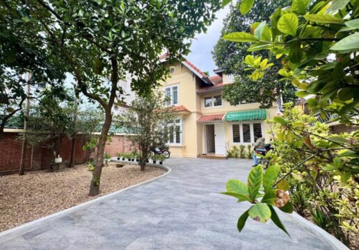 Spacious garden villa for rent in Au Co Street, Tay Ho Ward, Hanoi (1)